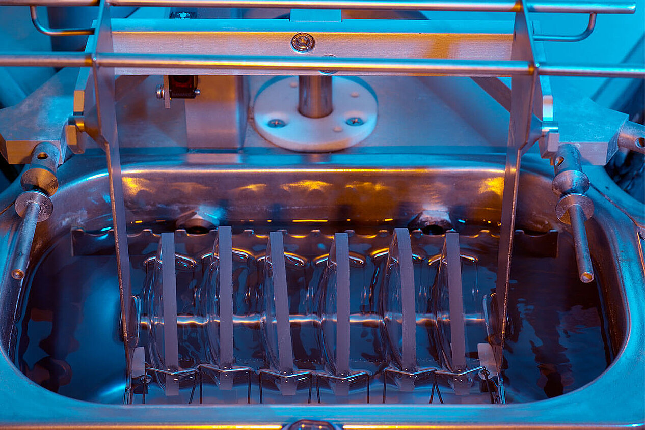 Ophthalmic lens cleaning removes residues from lenses prior coating