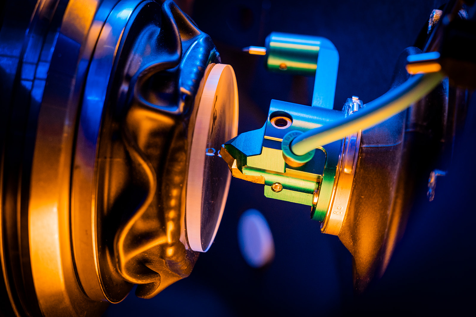 Integrated front-side mapping with precise spatial blank positioning, automatic back-curve recalculation, accurate front-to-back surface alignment, and proven ART-based positioning for freeform and non-rotational lenses.