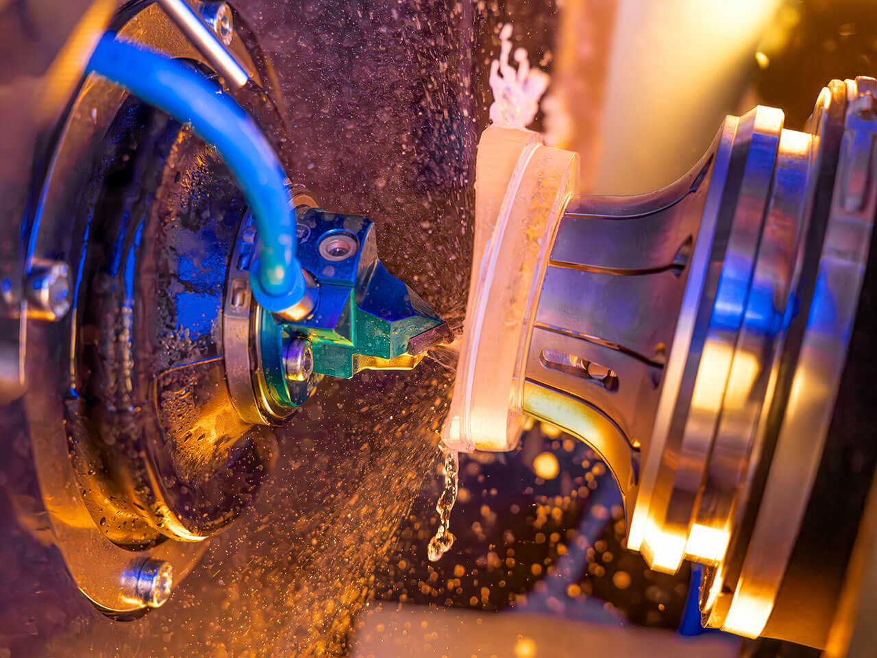 Satisloh Close-Up of lens generating process with VFT-orbit-2.