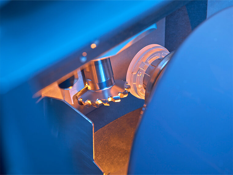 Satisloh VFT-orbit-2 digital lens generating machine with High milling turning tool